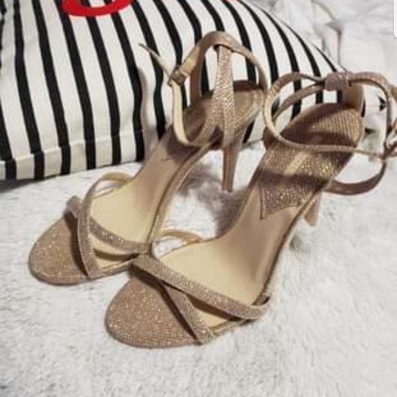 Heels - Picture 3 of 3